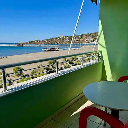 Apartamento Beachfront 2 *