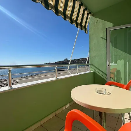 Beachfront 2 Apartamento *